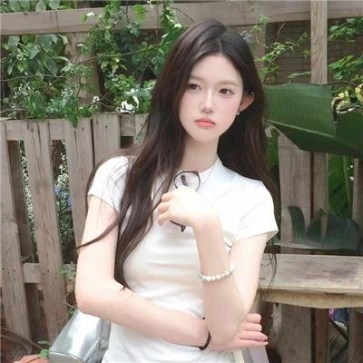 年轻女孩爱过来